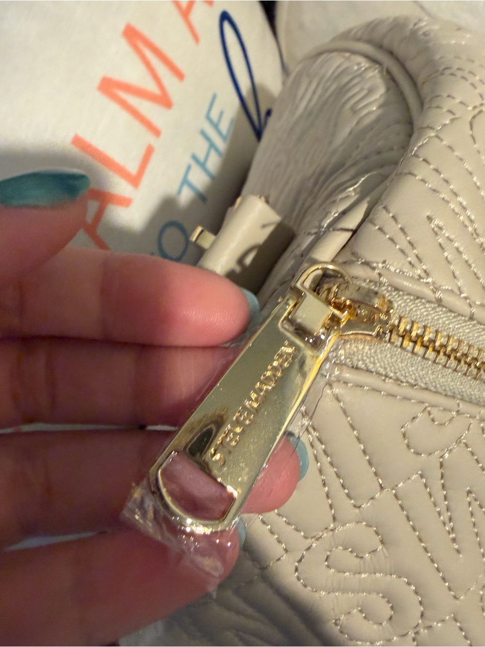 Steve Madden Cream Quilted Luggage Tag Weekender - Picture 3 of 12
